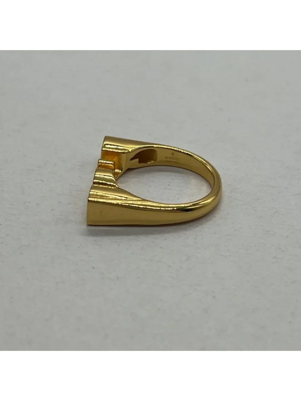 Gucci No 16: Logo Ring M Gold